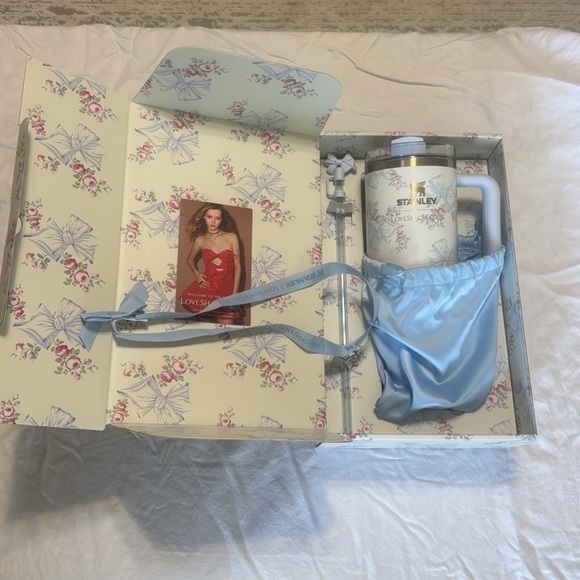 LOVESHACKFANCY X STANLEY 40oz Rosa Beaux Blue - Picture 1 of 6